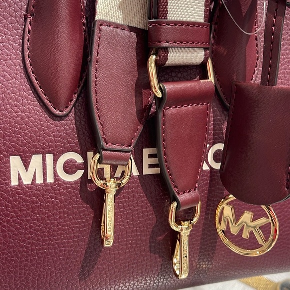 Michael Kors Mirella Small Pebbled Leather Crossbody Bag
Oxblood 
NWT - Picture 15 of 16